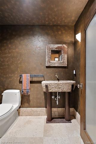 7357 Lindenmere Drive, Bloomfield Hills, MI 48301