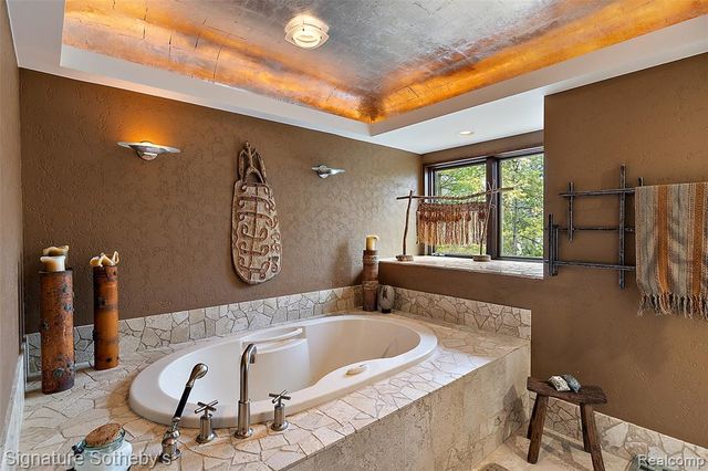 7357 Lindenmere Drive, Bloomfield Hills, MI 48301