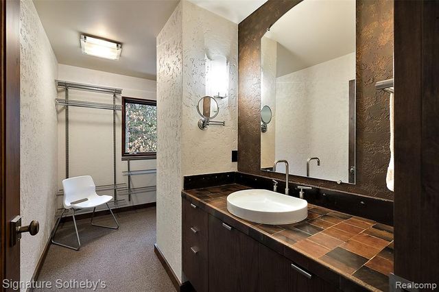 7357 Lindenmere Drive, Bloomfield Hills, MI 48301