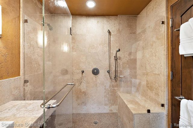 7357 Lindenmere Drive, Bloomfield Hills, MI 48301