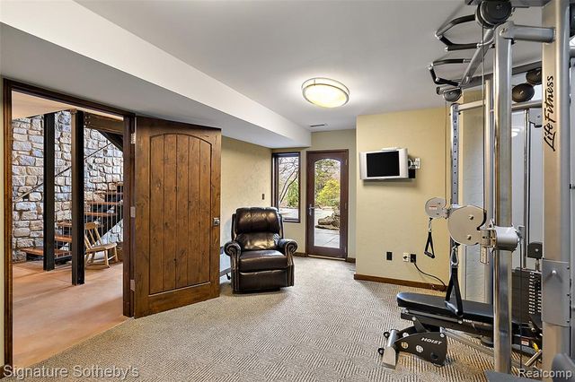 7357 Lindenmere Drive, Bloomfield Hills, MI 48301