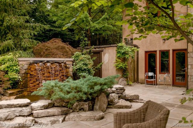 7357 Lindenmere Drive, Bloomfield Hills, MI 48301