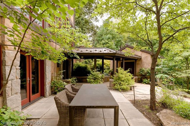 7357 Lindenmere Drive, Bloomfield Hills, MI 48301