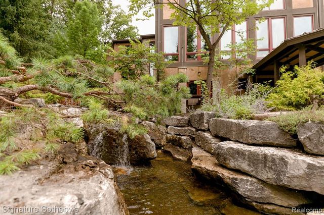 7357 Lindenmere Drive, Bloomfield Hills, MI 48301