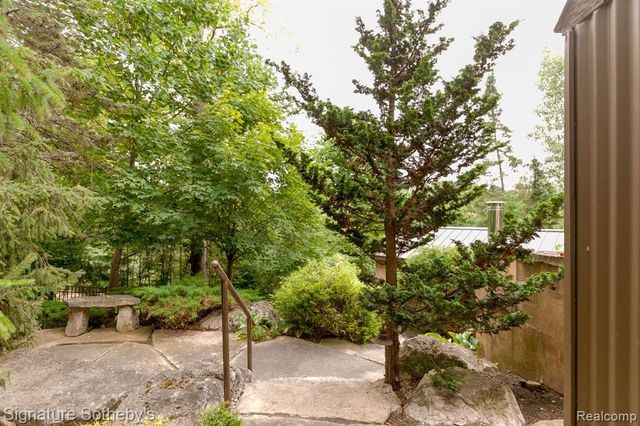 7357 Lindenmere Drive, Bloomfield Hills, MI 48301