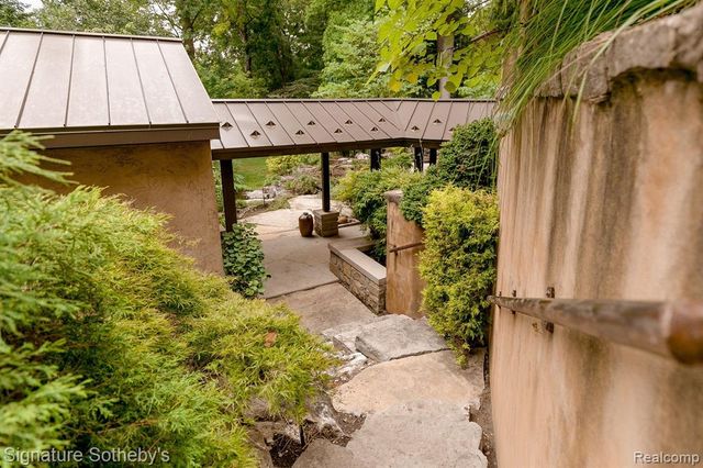 7357 Lindenmere Drive, Bloomfield Hills, MI 48301