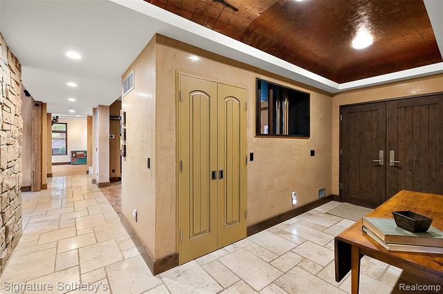 7357 Lindenmere Drive, Bloomfield Hills, MI 48301