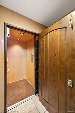 7357 Lindenmere Drive, Bloomfield Hills, MI 48301