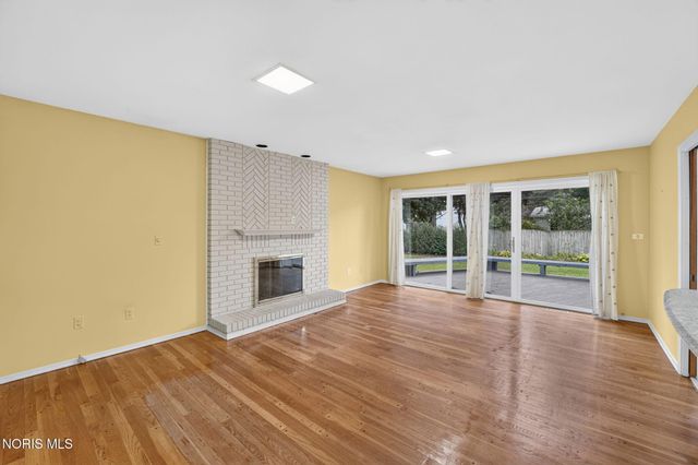 1037 Westbrook Drive, Perrysburg, OH 43551