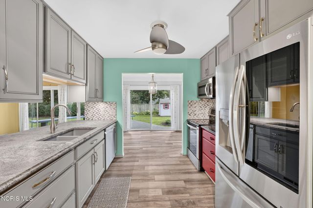 1037 Westbrook Drive, Perrysburg, OH 43551