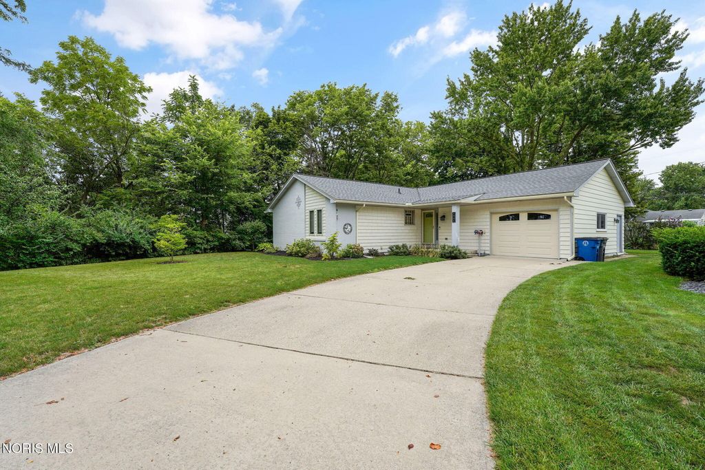 1037 Westbrook Drive, Perrysburg, OH 43551