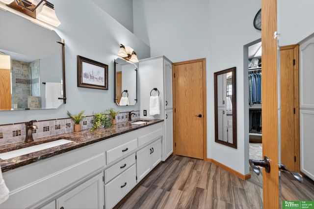 6707 S 163rd Street, Omaha, NE 68135