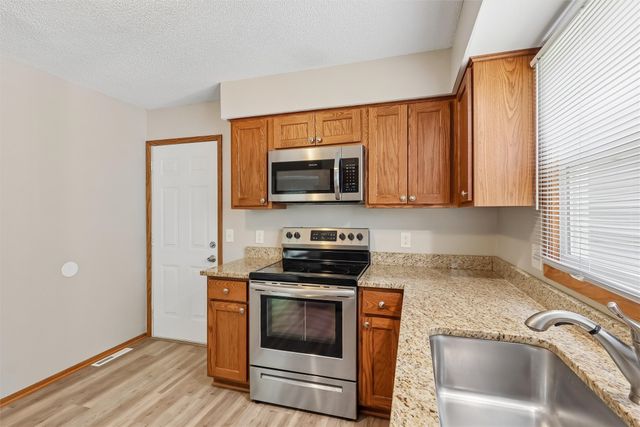 3851 92nd Drive, Urbandale, IA 50322