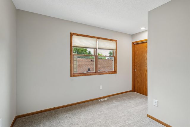3851 92nd Drive, Urbandale, IA 50322