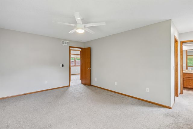 3851 92nd Drive, Urbandale, IA 50322