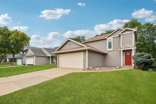 3851 92nd Drive, Urbandale, IA 50322