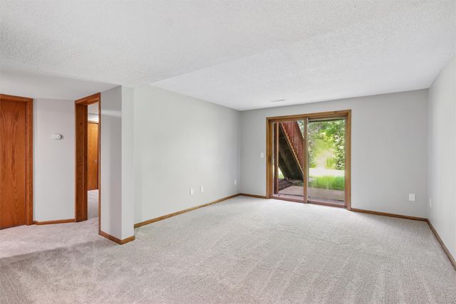 3851 92nd Drive, Urbandale, IA 50322