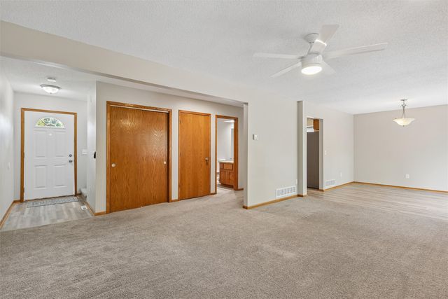 3851 92nd Drive, Urbandale, IA 50322