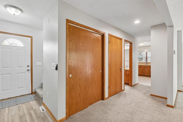 3851 92nd Drive, Urbandale, IA 50322
