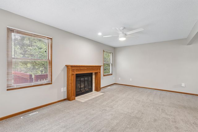 3851 92nd Drive, Urbandale, IA 50322