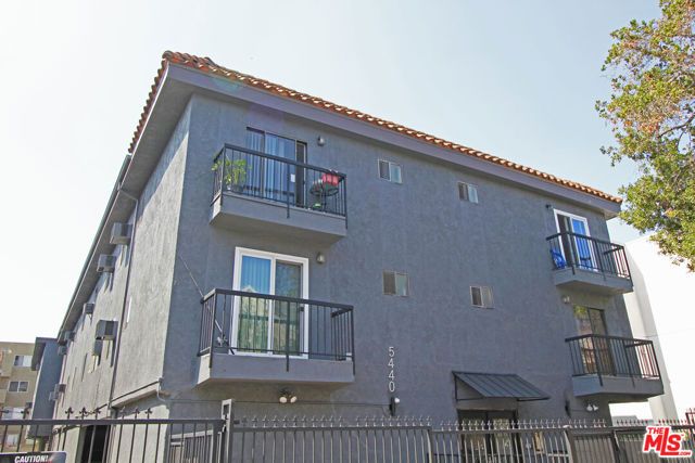 5440 Carlton Way 106, Los Angeles, CA 90027