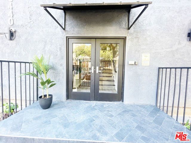 5440 Carlton Way 106, Los Angeles, CA 90027