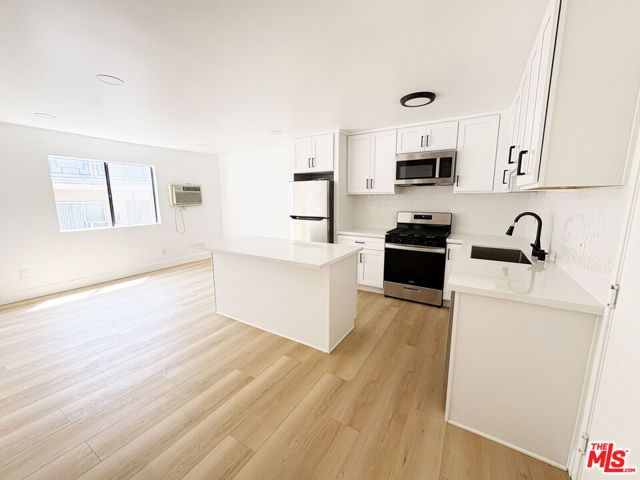 5440 Carlton Way 106, Los Angeles, CA 90027