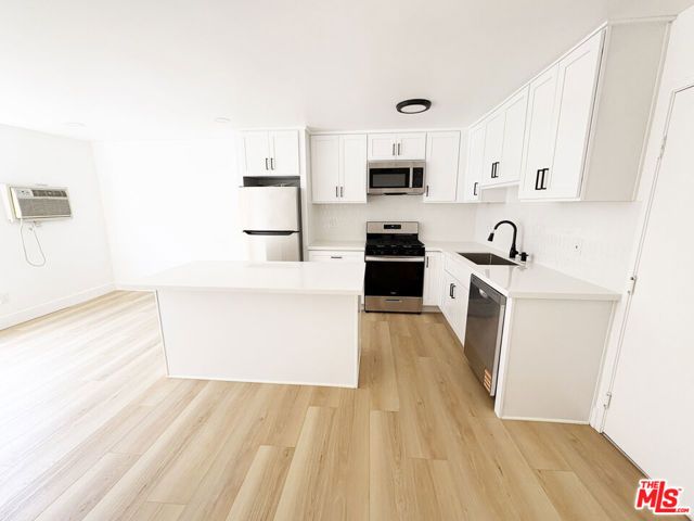 5440 Carlton Way 106, Los Angeles, CA 90027