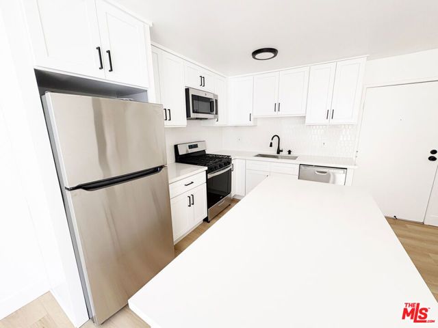 5440 Carlton Way 106, Los Angeles, CA 90027