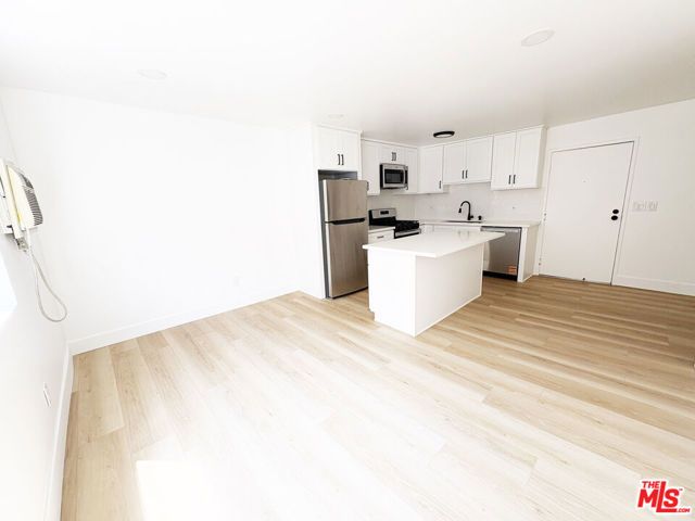 5440 Carlton Way 106, Los Angeles, CA 90027