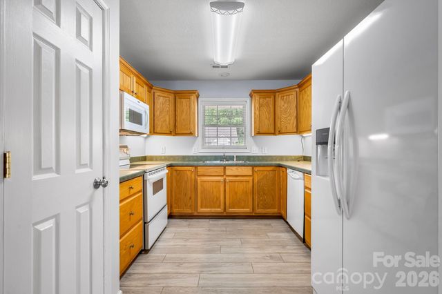 1268 Wexford Village Circle NE, Lenoir, NC 28645