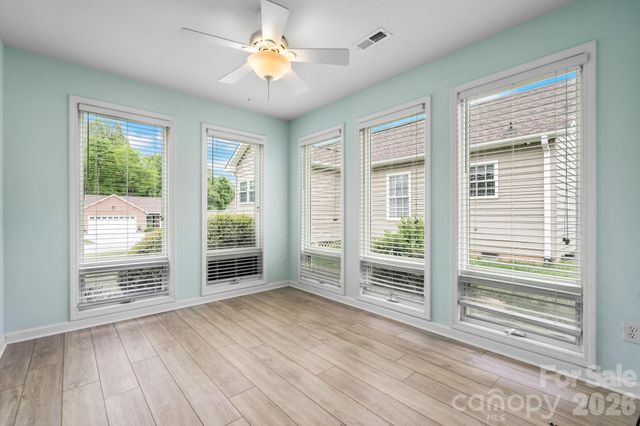 1268 Wexford Village Circle NE, Lenoir, NC 28645