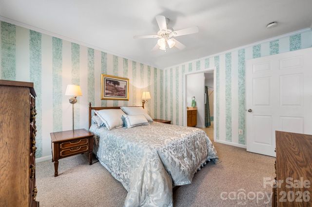 1268 Wexford Village Circle NE, Lenoir, NC 28645