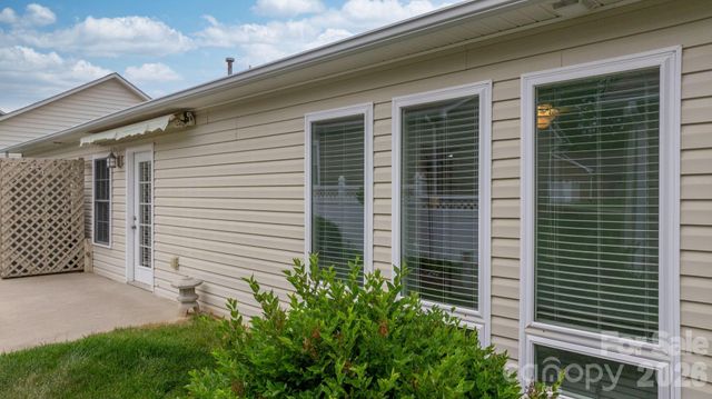 1268 Wexford Village Circle NE, Lenoir, NC 28645