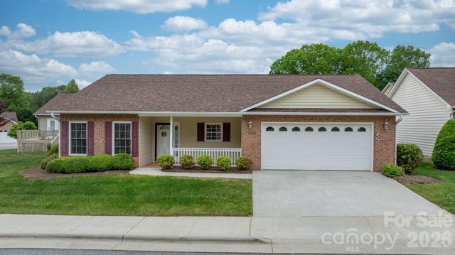 1268 Wexford Village Circle NE, Lenoir, NC 28645