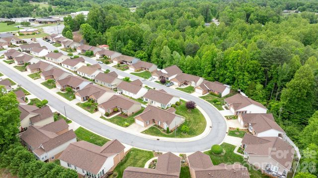 1268 Wexford Village Circle NE, Lenoir, NC 28645