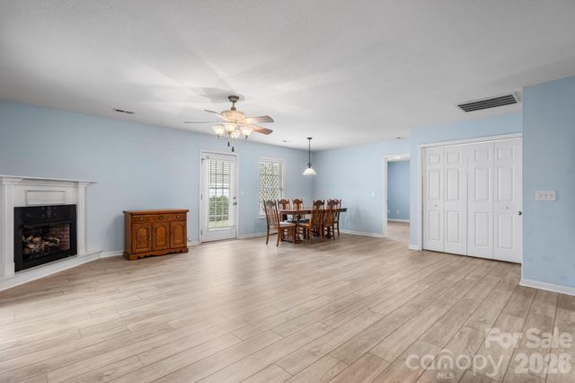 1268 Wexford Village Circle NE, Lenoir, NC 28645