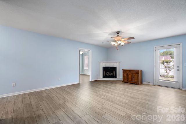 1268 Wexford Village Circle NE, Lenoir, NC 28645