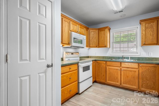 1268 Wexford Village Circle NE, Lenoir, NC 28645