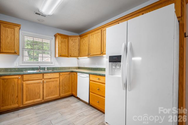 1268 Wexford Village Circle NE, Lenoir, NC 28645