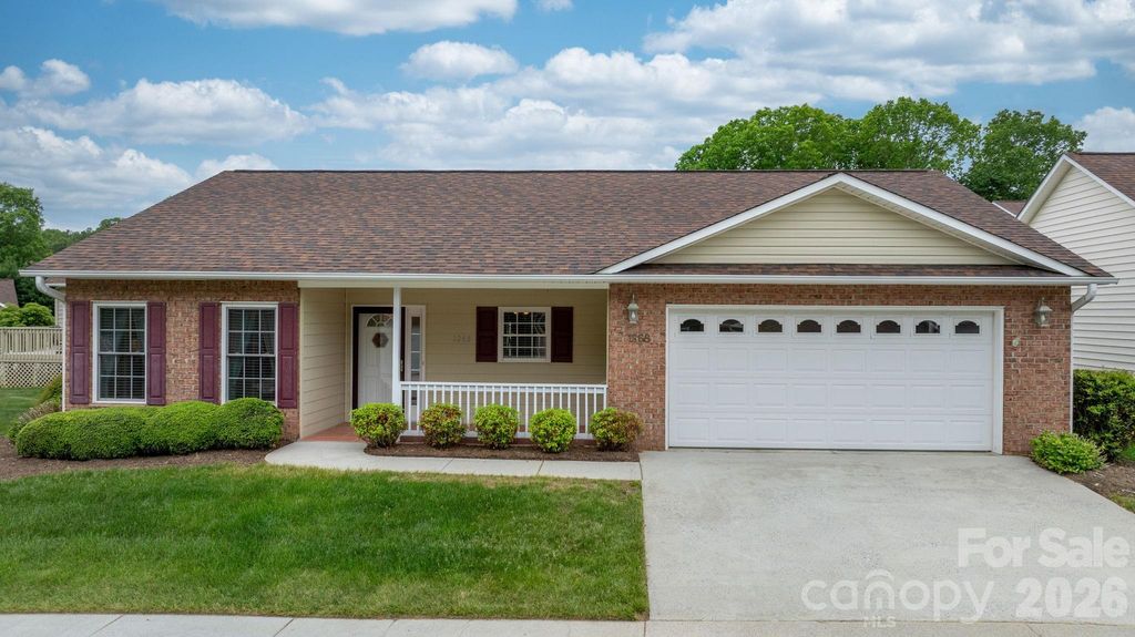 1268 Wexford Village Circle NE, Lenoir, NC 28645