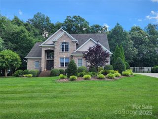 704 6th Avenue NE, Conover, NC 28613