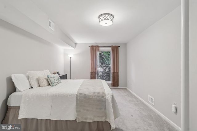 3769 PERSIMMON CIR, Fairfax, VA 22031