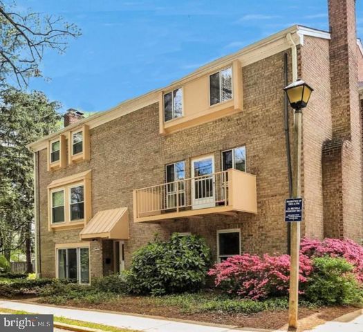 3769 PERSIMMON CIR, Fairfax, VA 22031