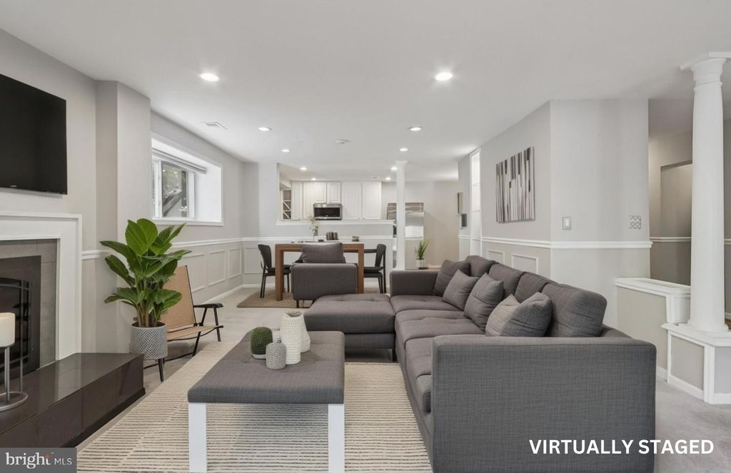 3769 PERSIMMON CIR, Fairfax, VA 22031
