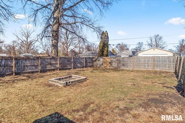 819 W FRANKLIN Street, Taylorville, IL 62568