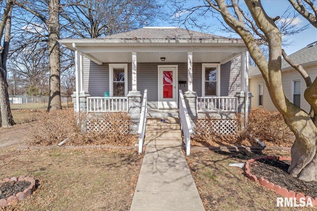 819 W FRANKLIN Street, Taylorville, IL 62568