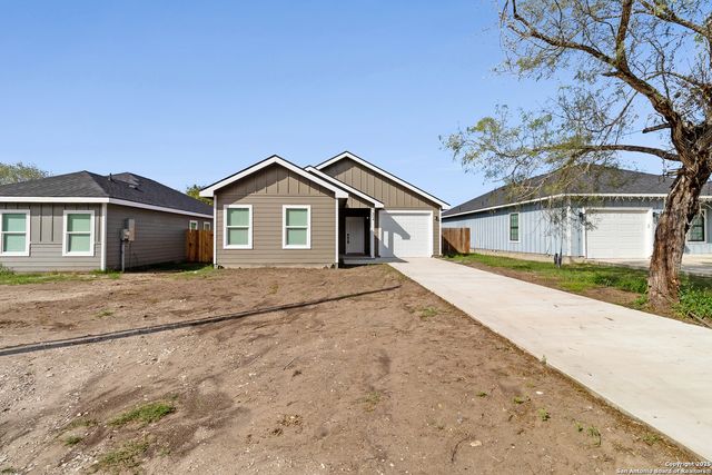 804 W HUNTINGTON ST, Beeville, TX 78102
