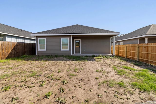 804 W HUNTINGTON ST, Beeville, TX 78102