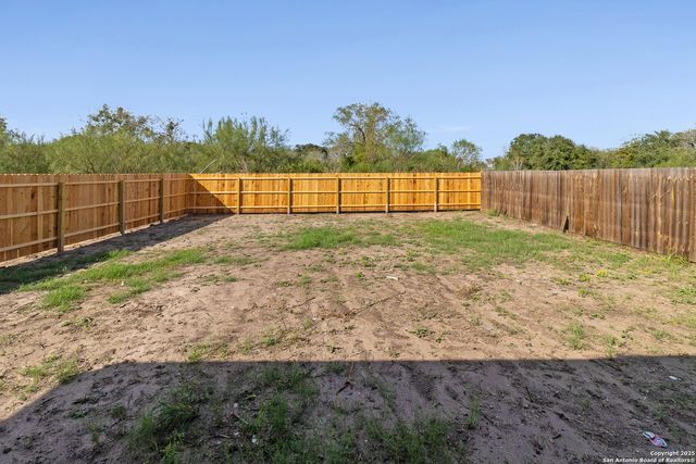 804 W HUNTINGTON ST, Beeville, TX 78102